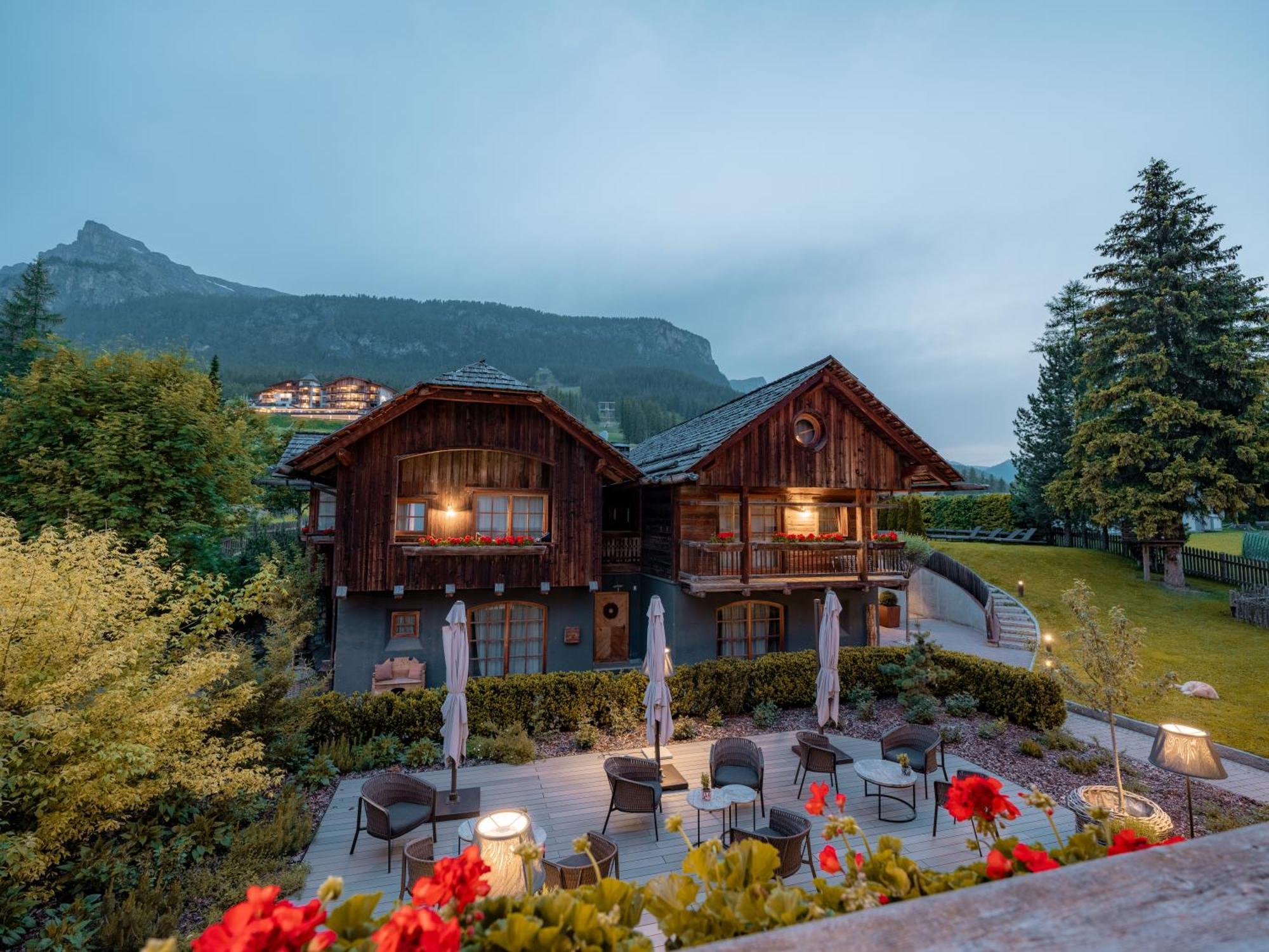 Sportony Mountain Lodges La Villa  Esterno foto