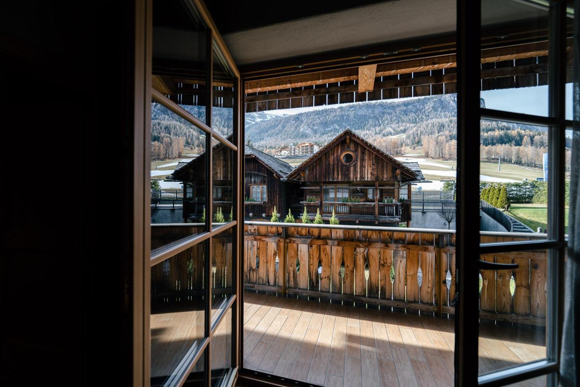 Sportony Mountain Lodges La Villa  Esterno foto