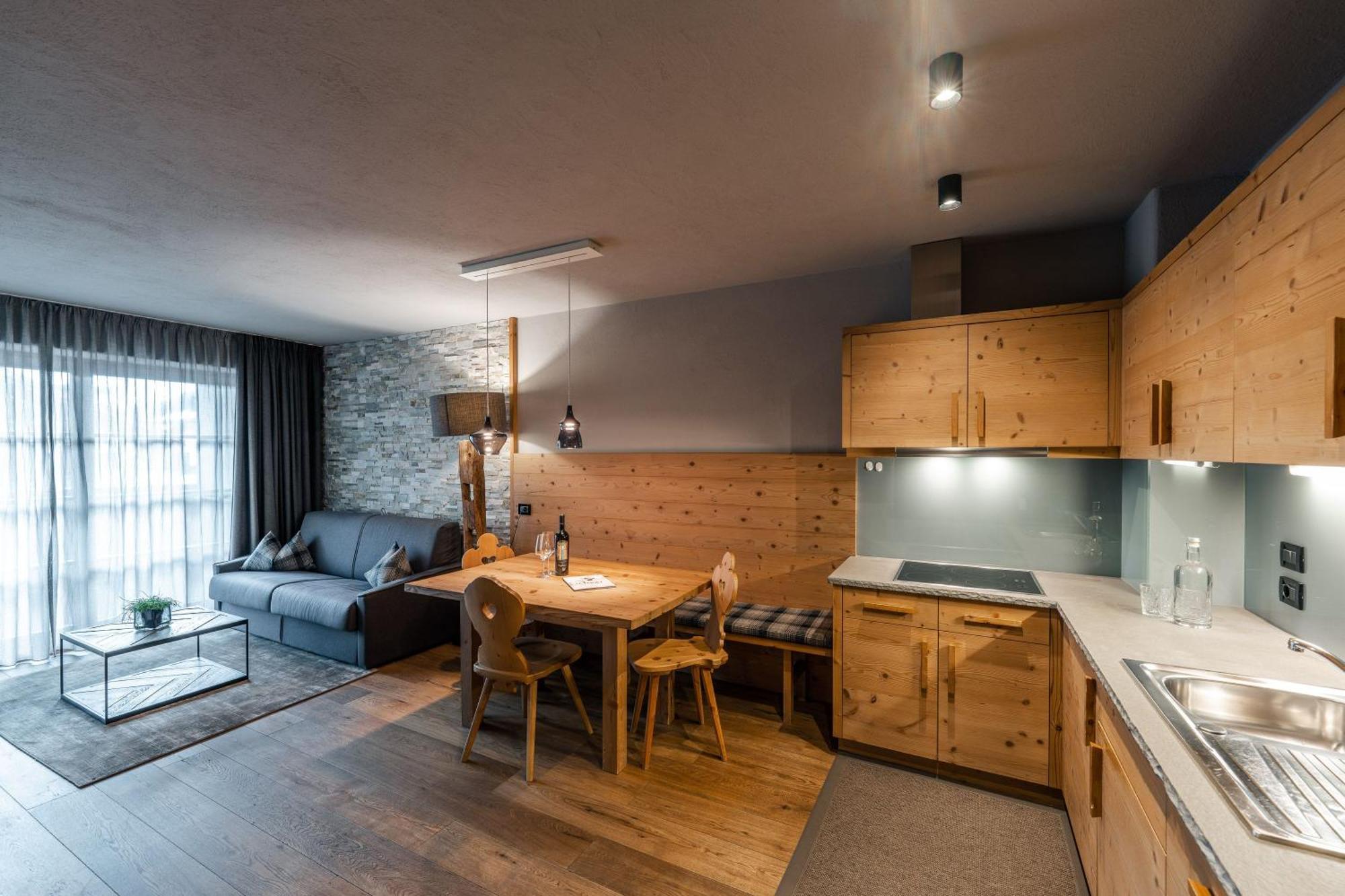 Sportony Mountain Lodges La Villa  Esterno foto