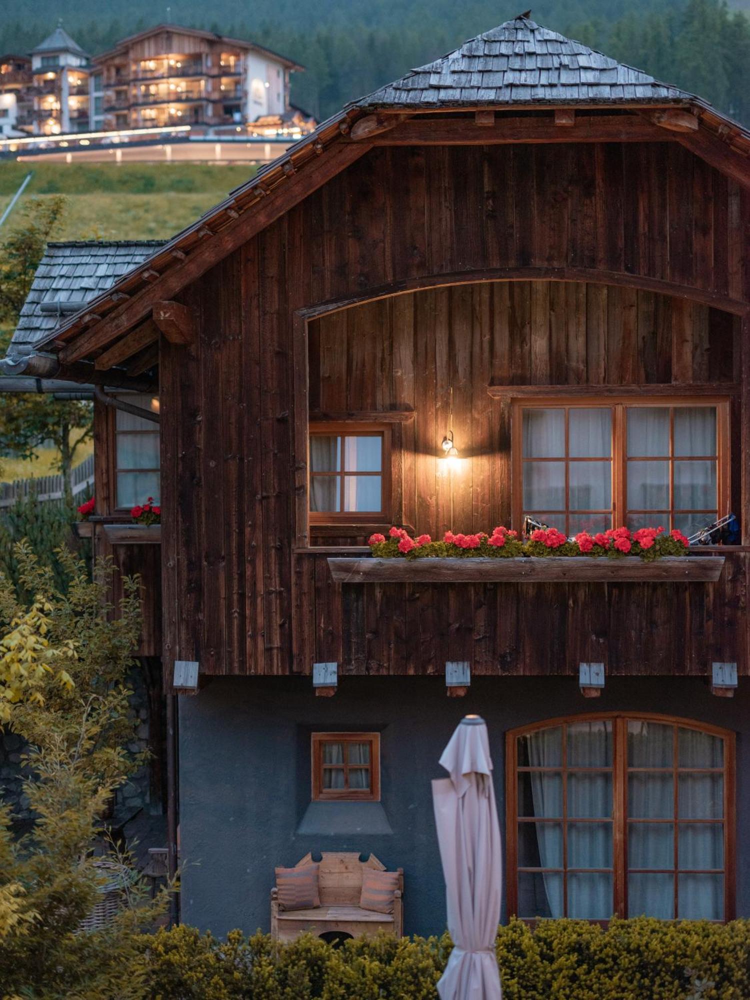 Sportony Mountain Lodges La Villa  Esterno foto
