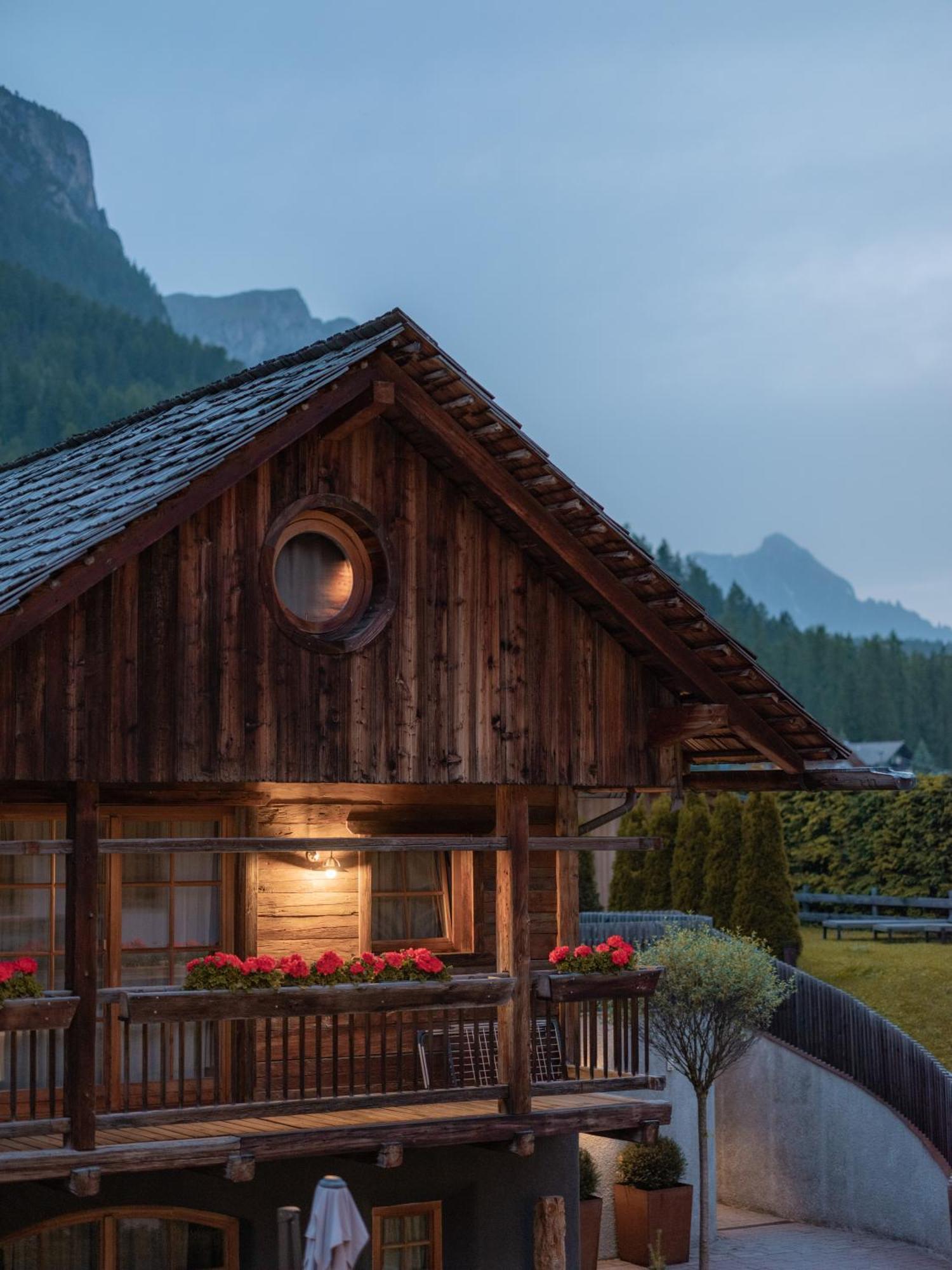 Sportony Mountain Lodges La Villa  Esterno foto
